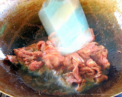 wok frying beef