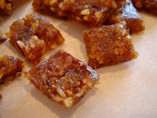 Squares of 3 ingredients caramel