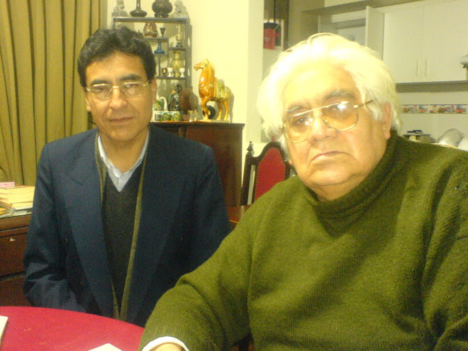 Joan Guimaray con el escritor Oswaldo Reynoso