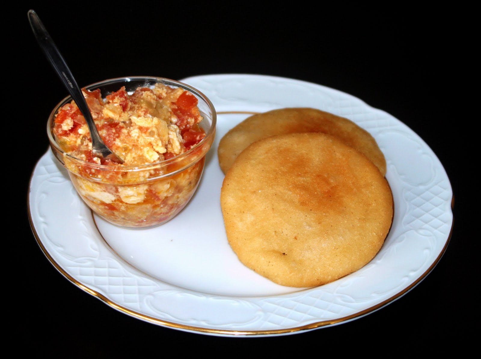 Arrepa Rrepitas CAROLINE´S CREATIVE FOOD: REVUELTO DE TOMATE Y CEBOLLA CON AREPITAS FRITAS