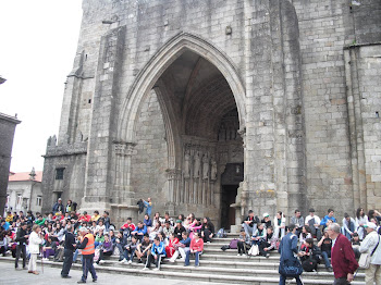 Alumnos de ESO da provincia de Pontevedra diante da Catedral de Tui