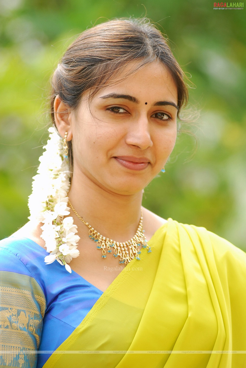 Tamil tv serial actress saree slip