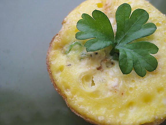 egg muffins with goat cheese and thyme