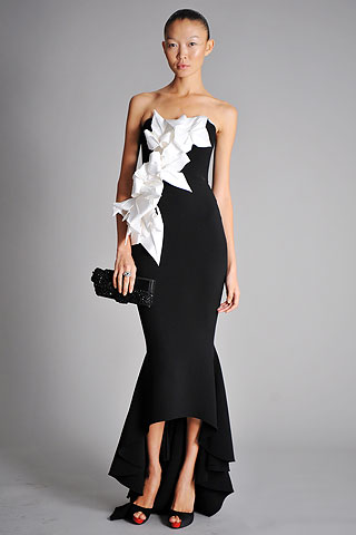 [Marchesa+black+column+mermaid+gown+with+white+pleating+detail+spring+2010.jpg]