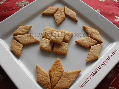 diwali cha faral, diwali faral, diwali festival, diwali festive season, faral recipe, ladoo, chakli, karanji, shankarpala, chivda, pohe, rava ladu