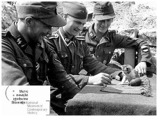 [funny-photos-german-soldiers-second-world-war-russian-front-human-side-01.jpg]