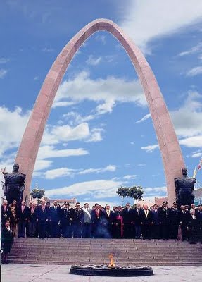 [Tacna_arco_cielo.jpg]