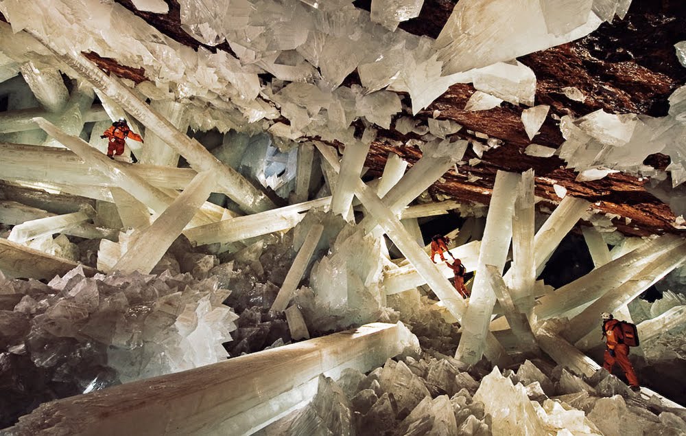 [crystal-cave-Carsten-Peter-Speleoresearch-and-films-.jpg]