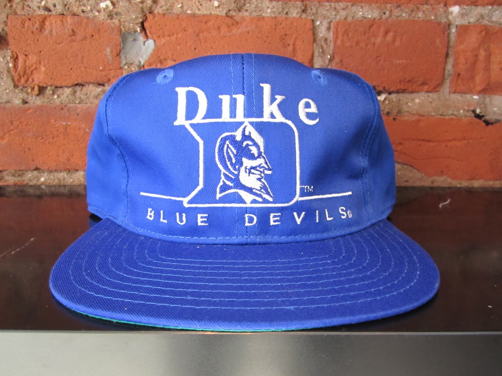 FLAT SPOT SKATE SHOP: VINTAGE SNAPBACKS HATS......