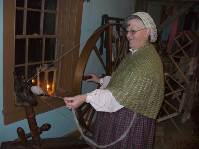 [WHV+Ellen+at+the+spinning+wheel.jpg]