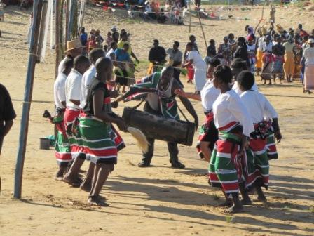 KAMBA PEOPLE: INTELLIGENT, BRAVE, SKILLFUL CRAFT MEN, DRUMMING AND DANCING PEOPLE OF KENYA WHO 