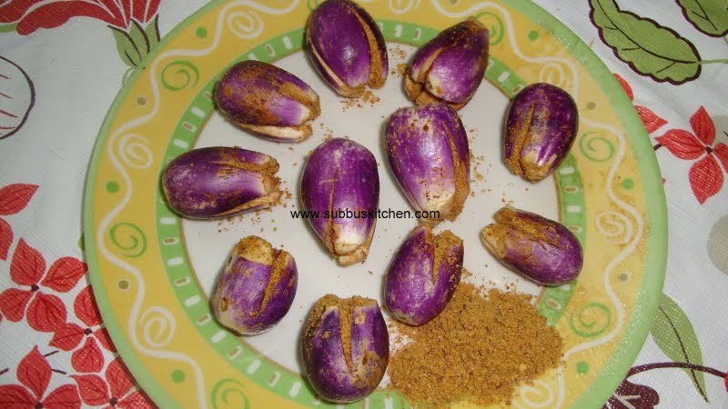 [brinjal+stuffed+curry1.JPG]