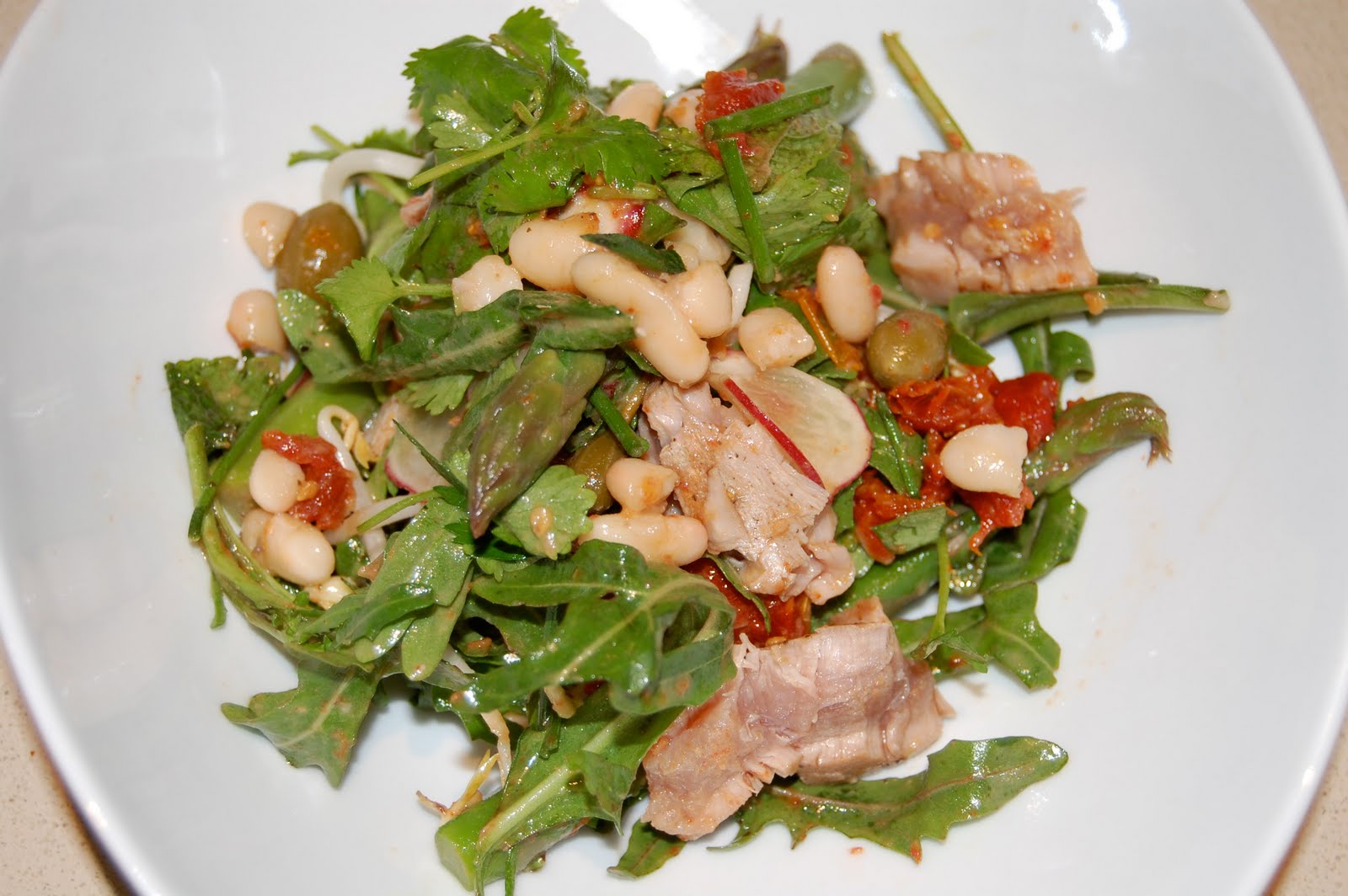 jamie who Rustic salad of cannellini beans, seared tuna and six herbs
