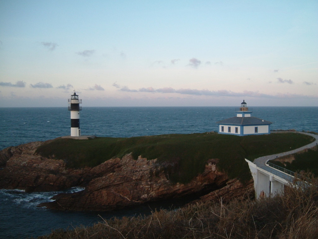 ENTRE EL RIO EL MAR Y LA MONTAÑA: FARO DE RIBADEO (ribadeo) lugo - galicia