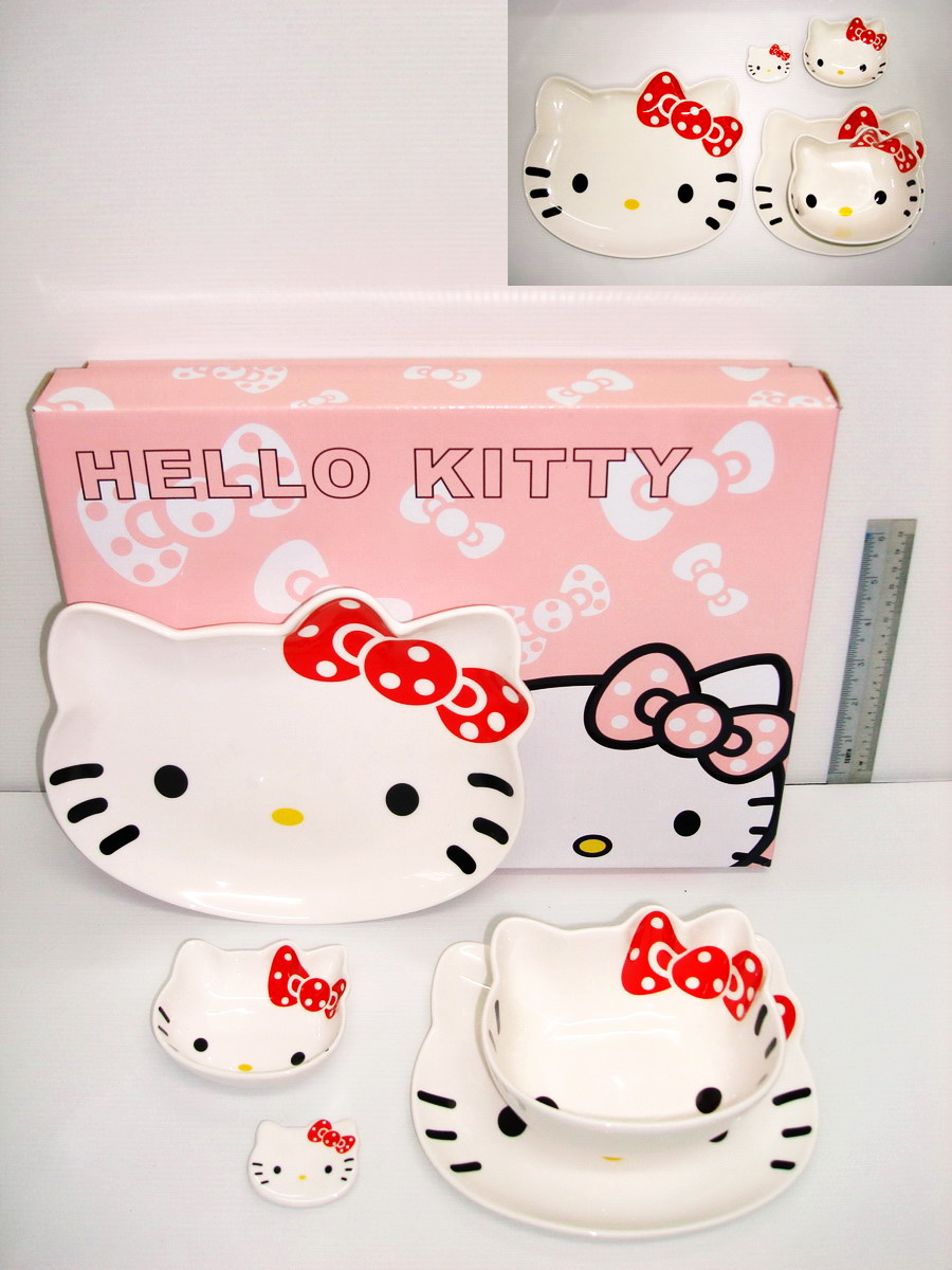 it's all about PiNK.. HELLO KITTY 5 IN1 TABLE SET