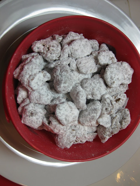 reindeer chow, cereal peanut butter chocolate powdered sugar