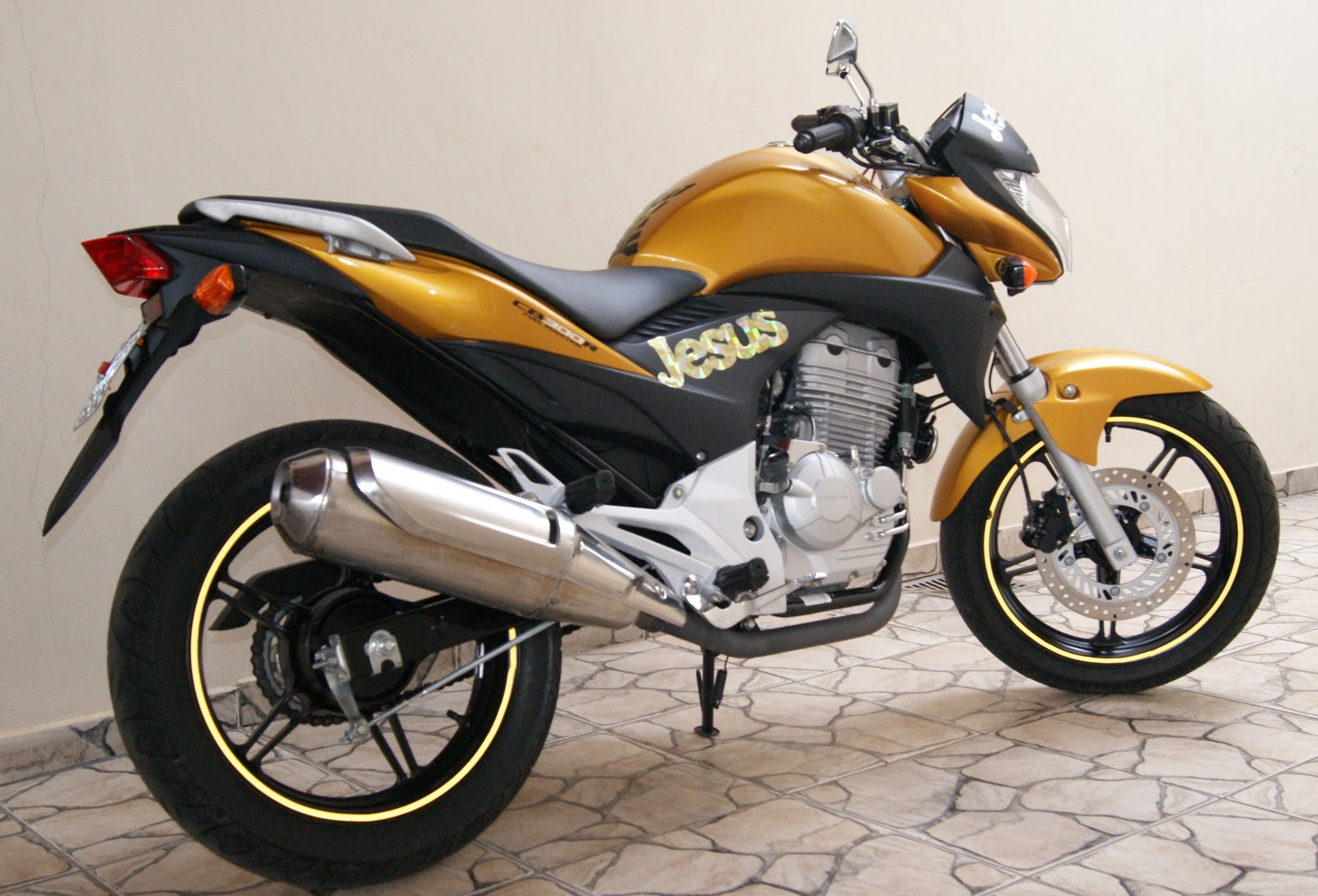 Honda cb300r Р¶РµР»С‚С‹Р№