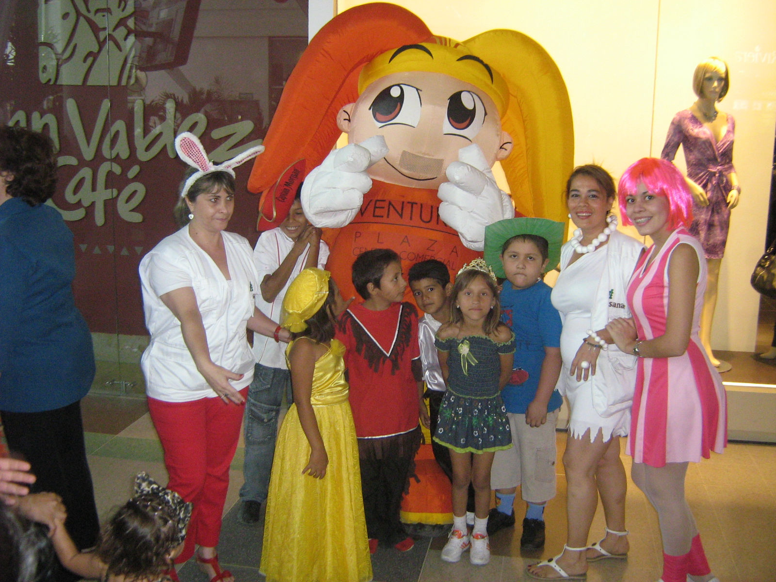 RECONSTRUYENDO LA ESPERANZA HALLOWEEN EN VENTURA PLAZA