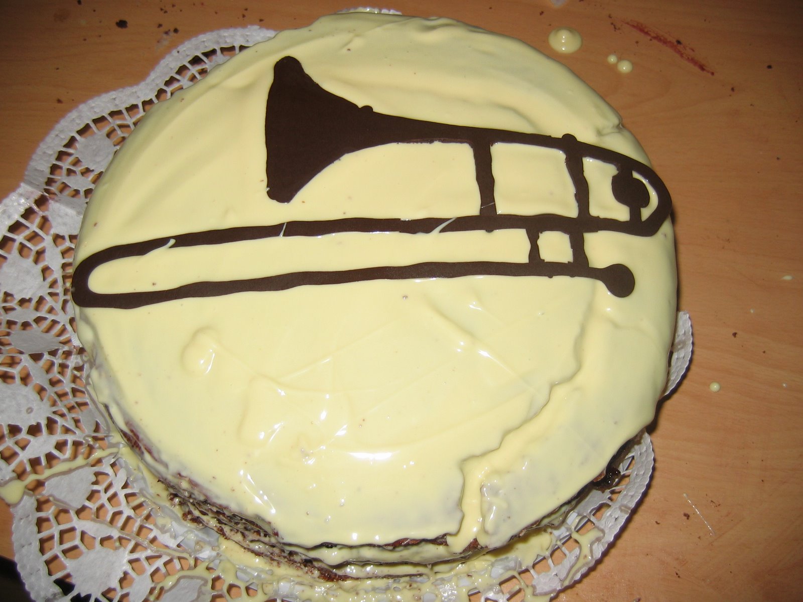 [Torta_tricioccolatata_glassa.jpg]