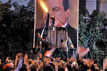 Egipto: El ejército se une al pueblo y pide la dimisión de Mubarak, tras dejar más de 100 muertos e