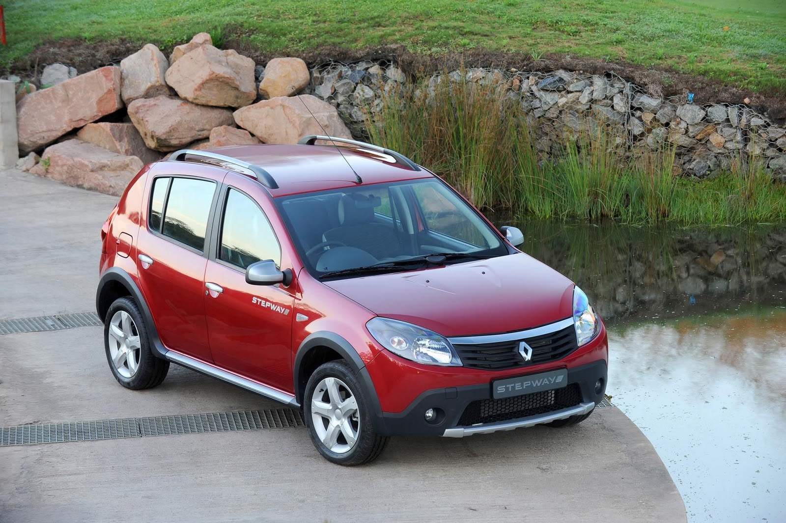 Бампер передний sandero stepway