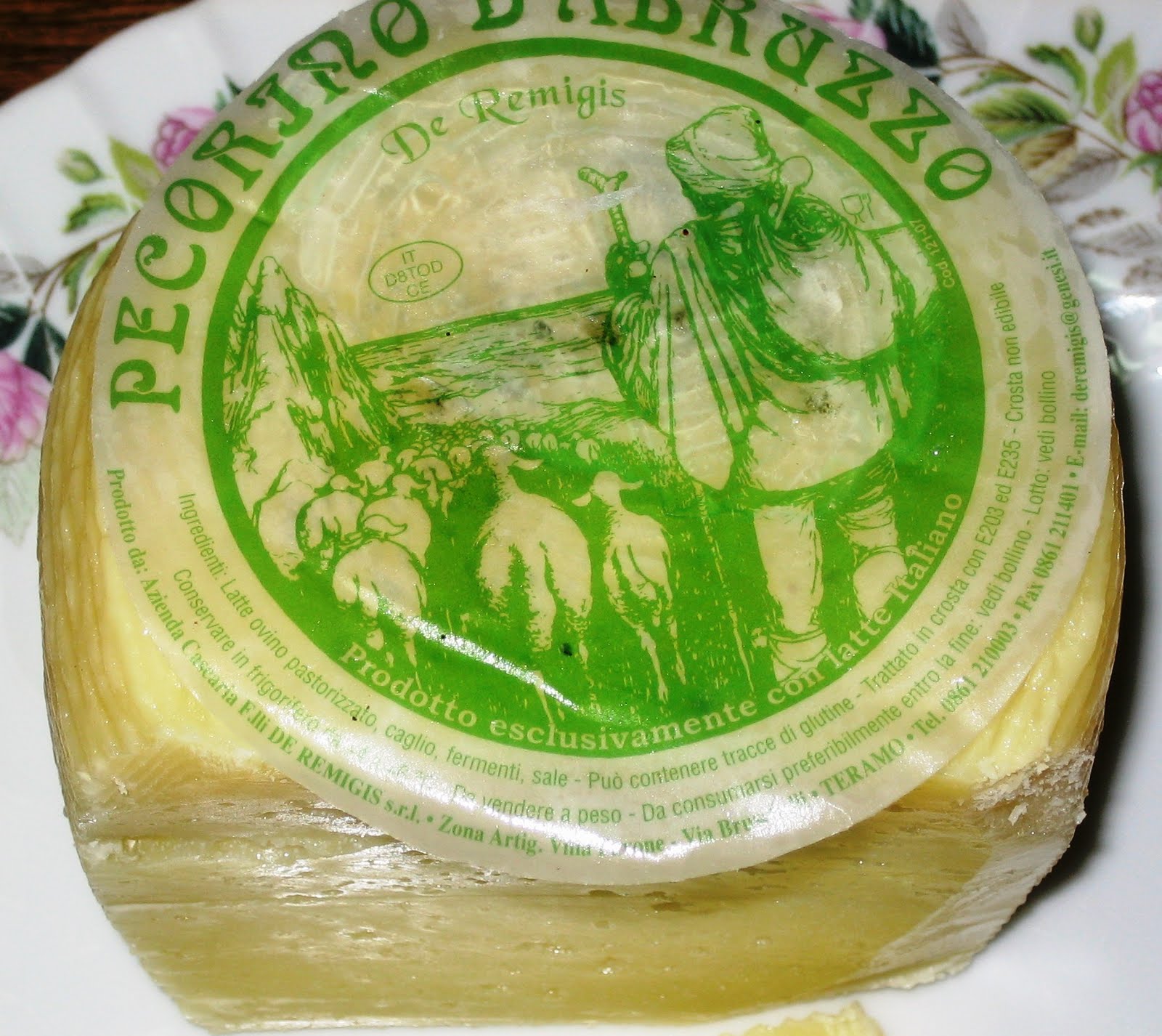 LA CASA E IL GIARDINO Pecorino Cheese from ABRUZZO Formaggio