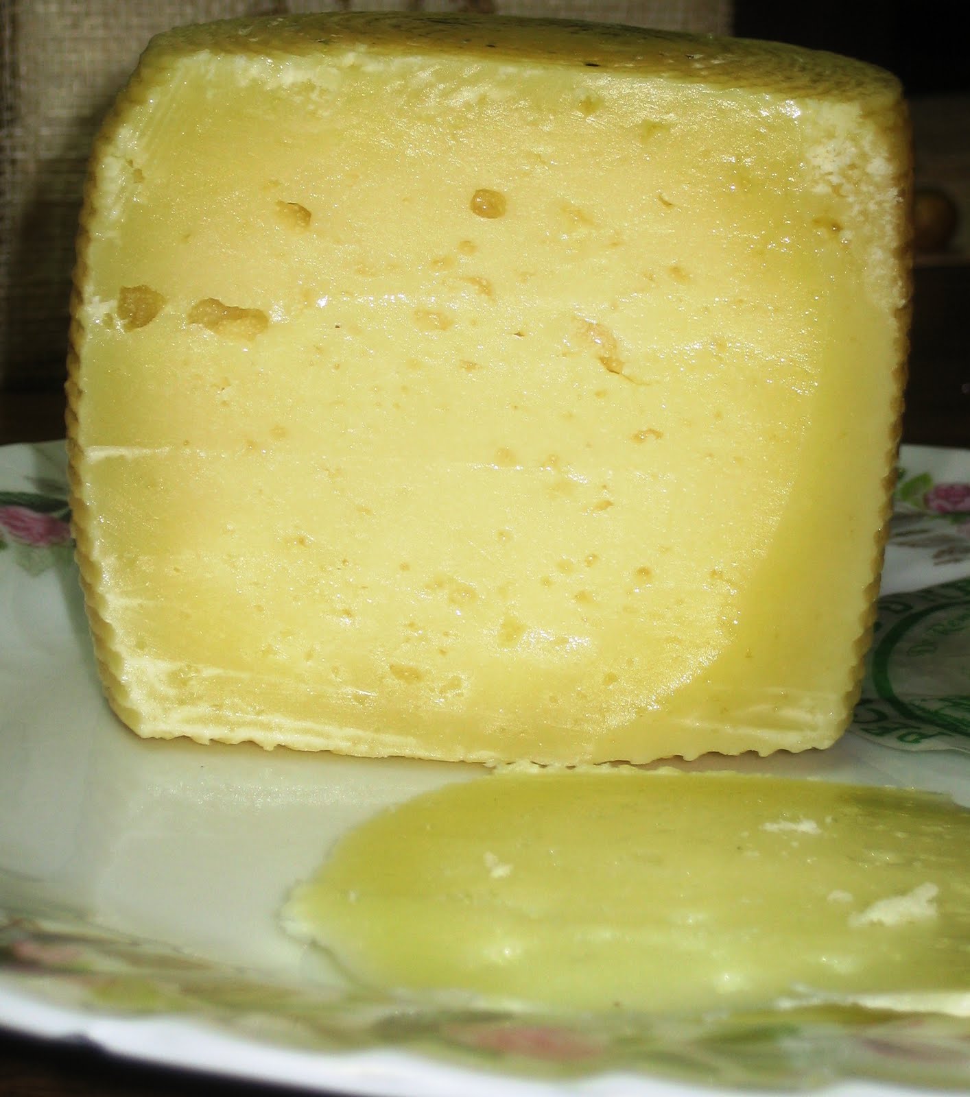 LA CASA E IL GIARDINO Pecorino Cheese from ABRUZZO Formaggio