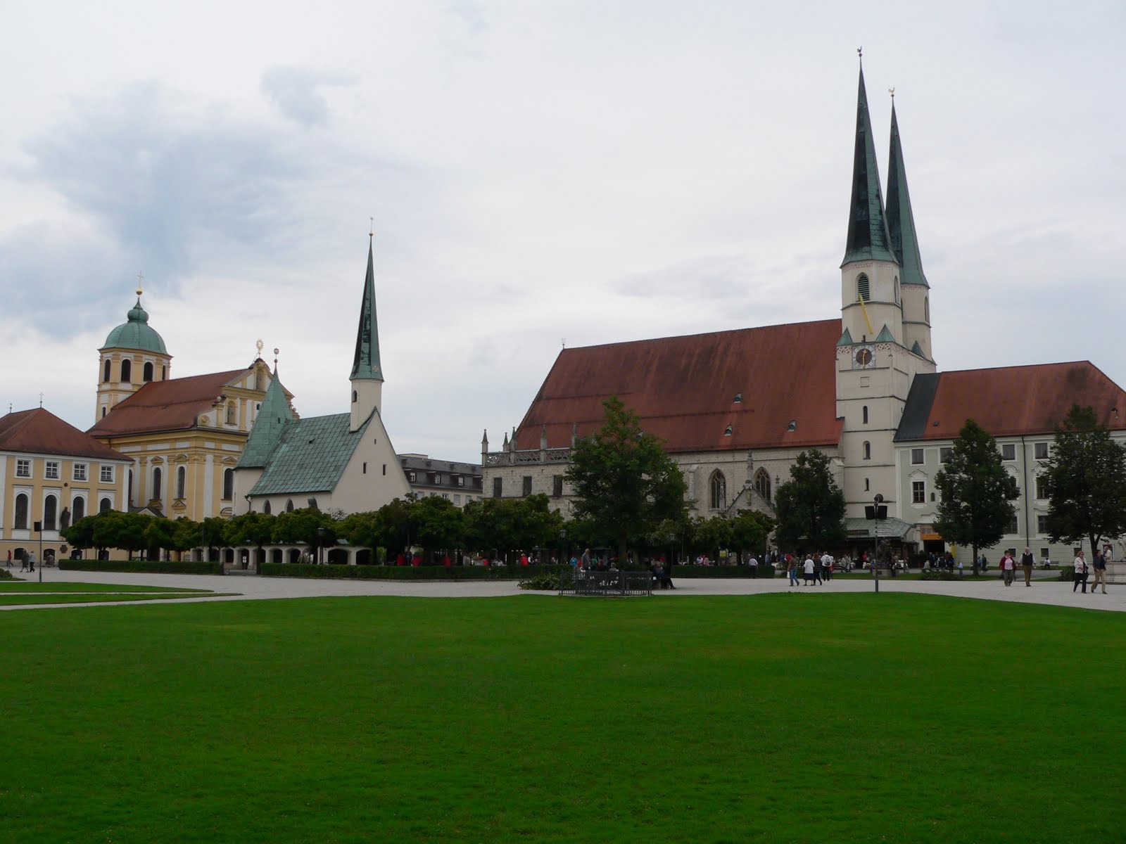 https://3.bp.blogspot.com/_MZJuIKP7C_U/THqpBHJSEAI/AAAAAAAAAsE/LEZZppDG17U/s1600/Bayern_001_Altoetting_000.JPG