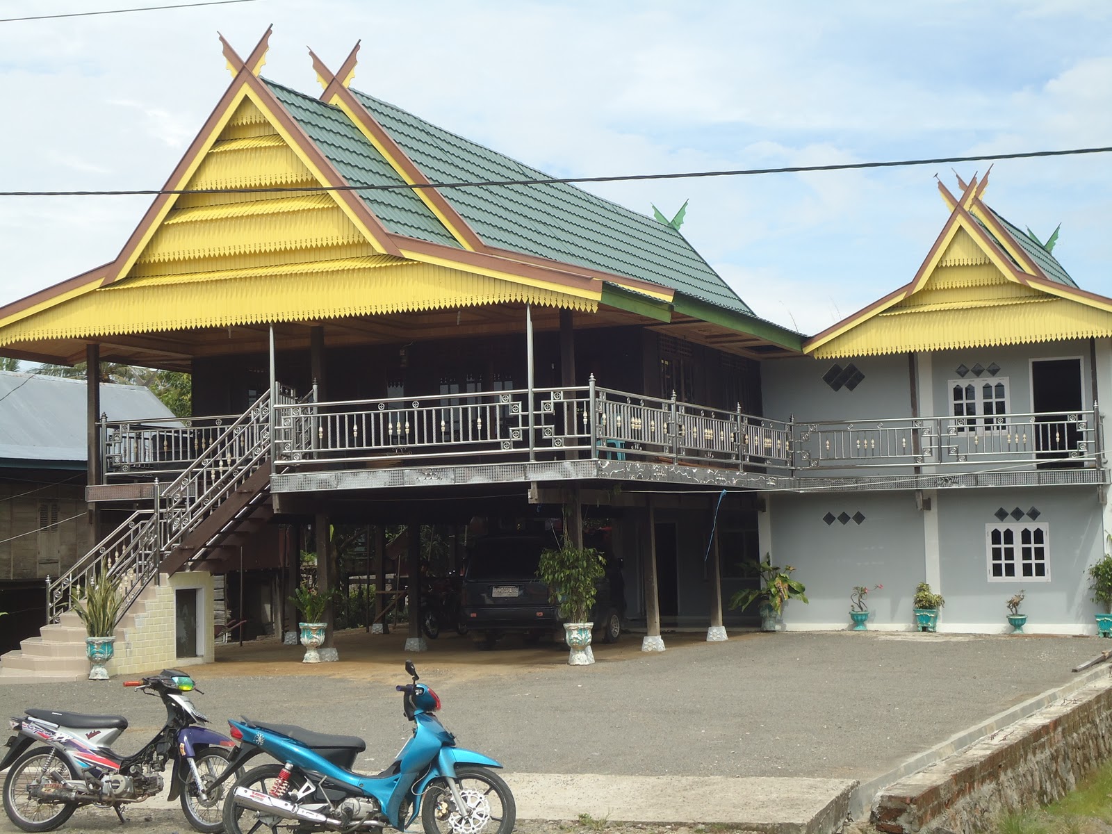 UD BAHAGIA KABUPATEN PINRANG SUL SEL PENJUALAN RUMAH  KAYU  