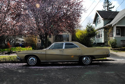 OLD PARKED CARS.: 1968 Buick LeSabre 400 4 Door Hardtop.