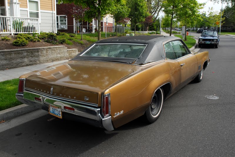 Oldsmobile Delta 88 sedan