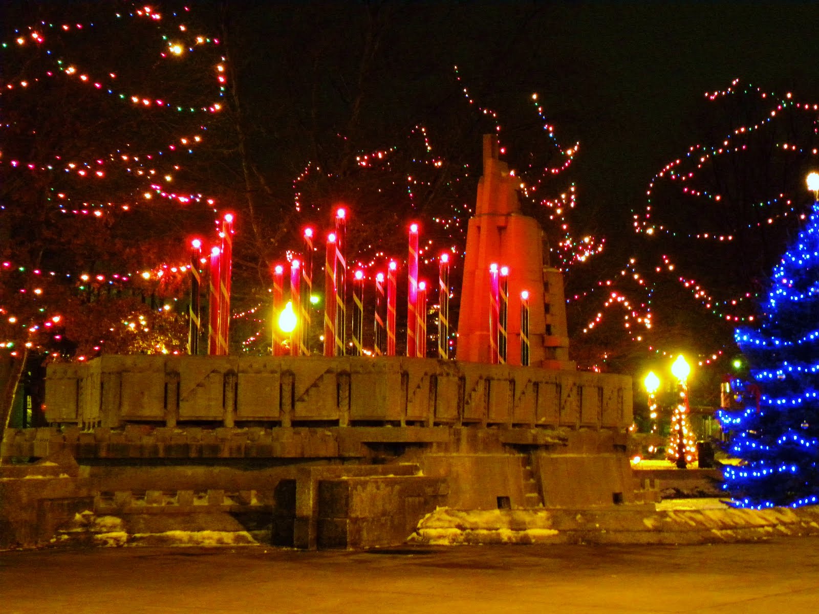 Kalamazoo In Pictures Christmas Lighting, Bronson Park Kalamazoo