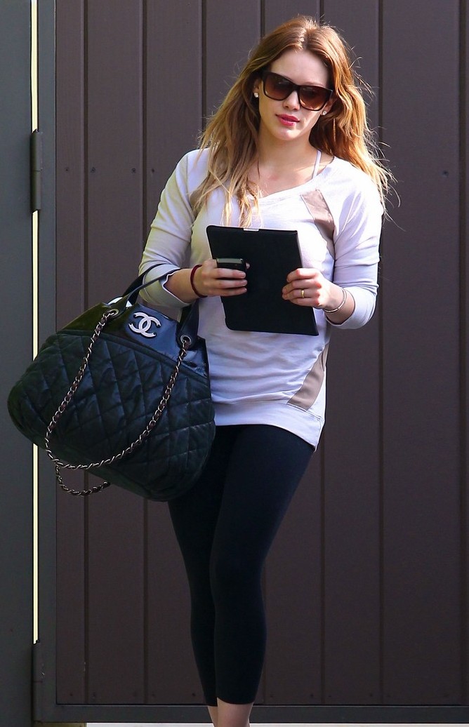hilary-duff-works-out-and-shops-03.jpg