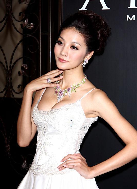 Taiwan Pretty Model Lin Jia Ling