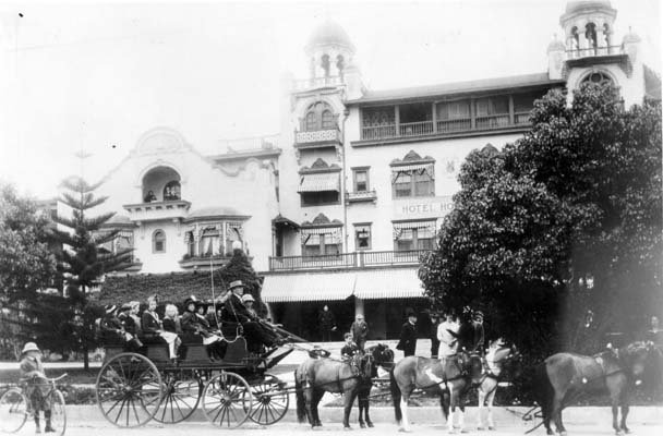 Tourists With Guide In Horse Drawn Bus, Hollywood & Higland 1905