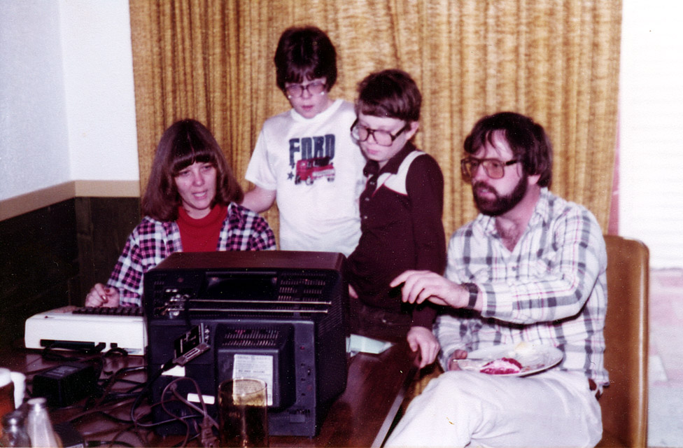 [our+1st+computer+Vic+20+xmas+1981.jpg]