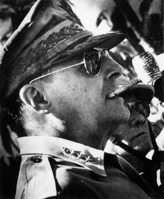 [DouglasMacArthur.jpg]