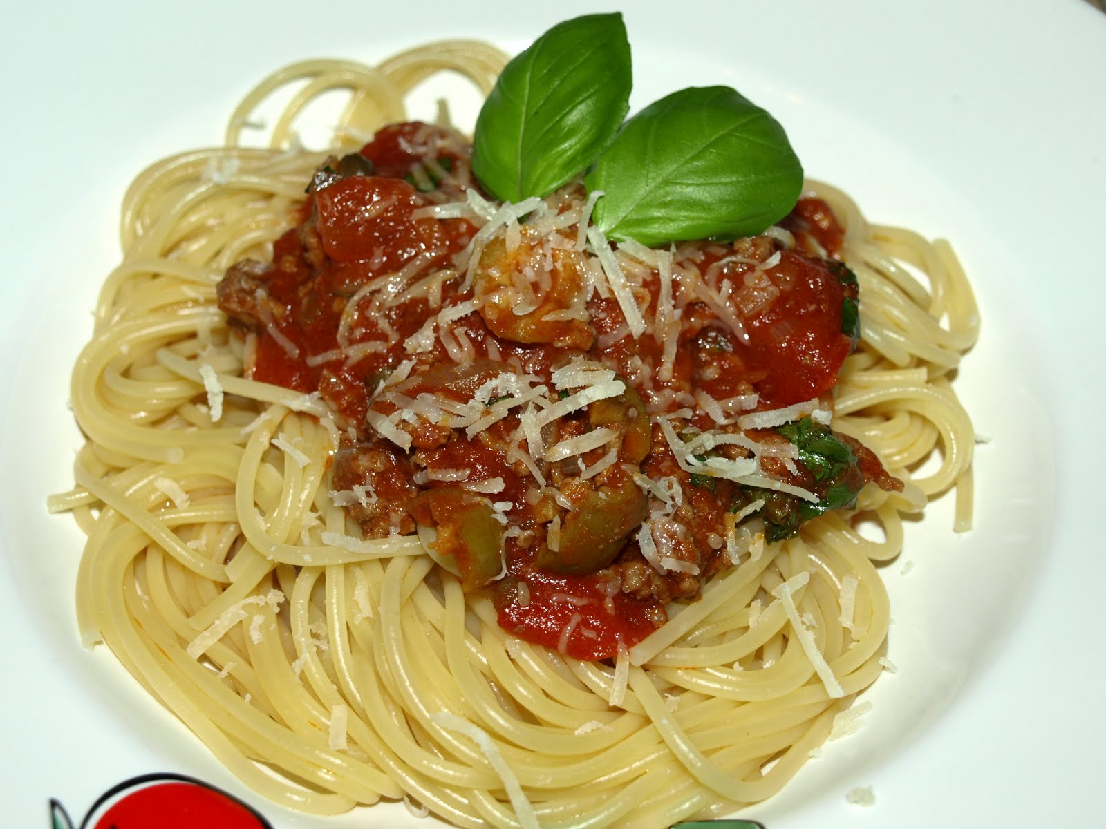 Hauptsache, es schmeckt!: Spaghetti mit Tomaten, Kapern, Anchovis und ...