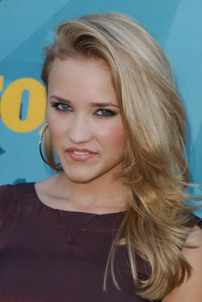 Online Beauty Salon: Emily Osment Hairstyle Fashion, Makeup Trends