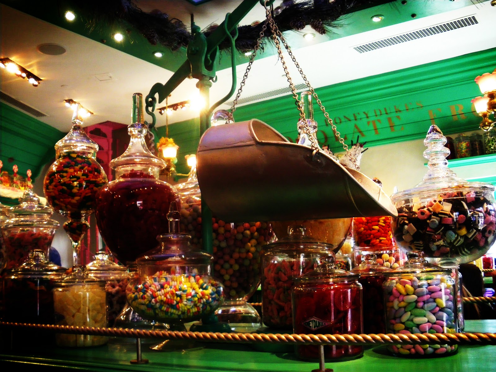 Golden Soup and Tofoo: Honeydukes at the Wizarding World of Harry Potter!