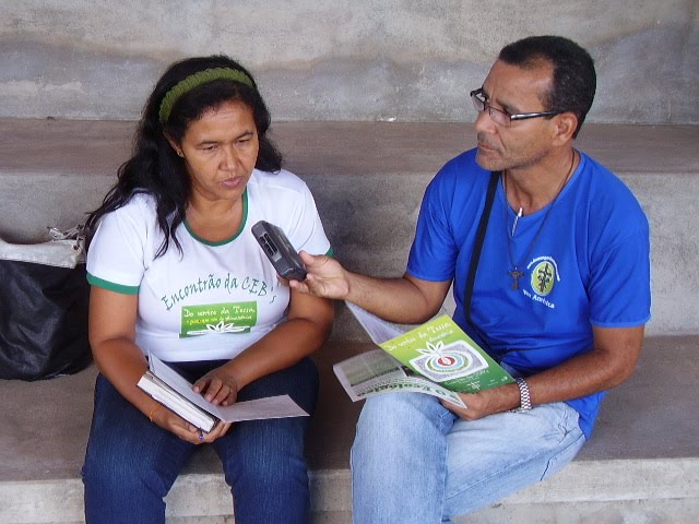 Dete Leal sendo entrevistada pelo Irmão Vado do Programa DOMINGO DO SENHOR e Voz América