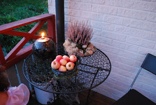 Limerose at home: Höstpynt på lilla altan.