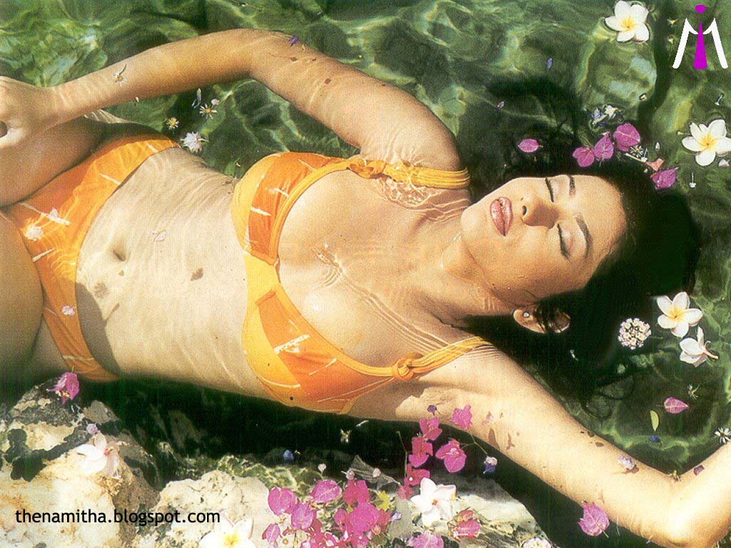 [nam011024__Namitha_Wallpapers+copy.jpg]