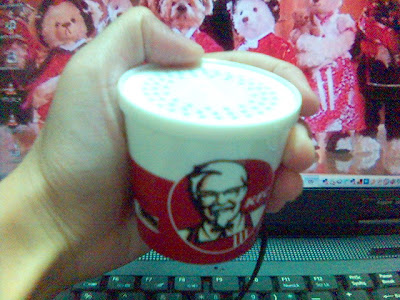 hedwig's sky: KFC Mini Bucket USB Speaker