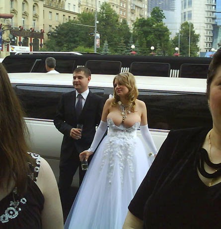 [wedding+dress+awful.jpg]
