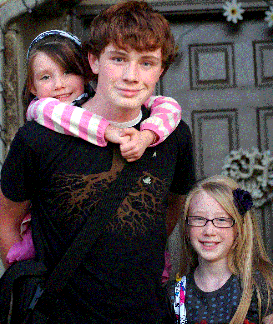 [nick+hannah+and+ella.gif]