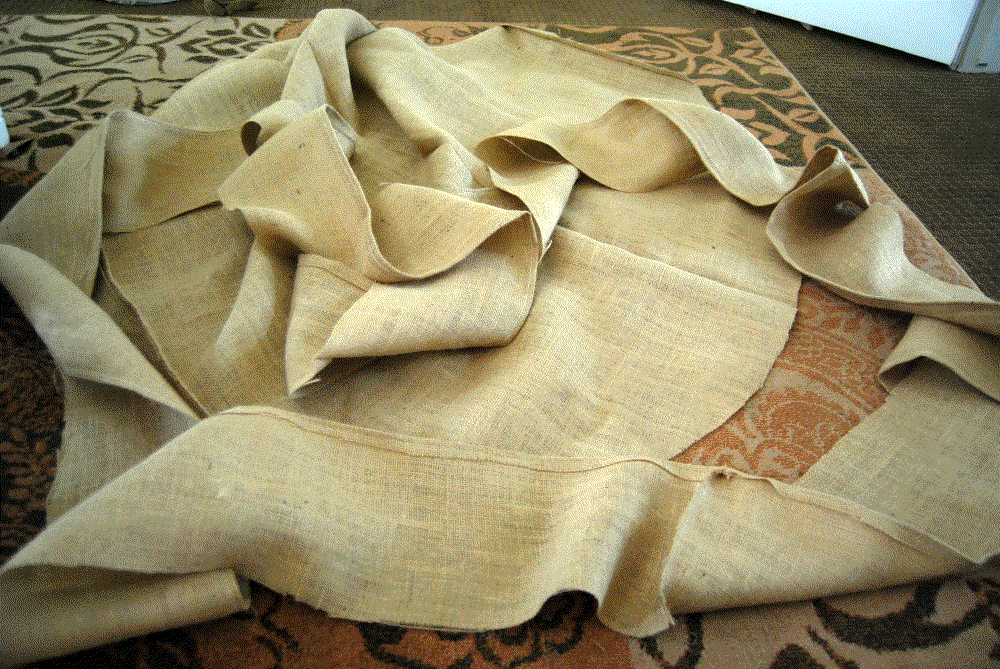 [making+the+tablecloth.gif]