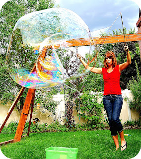 How to make giant bubbles 