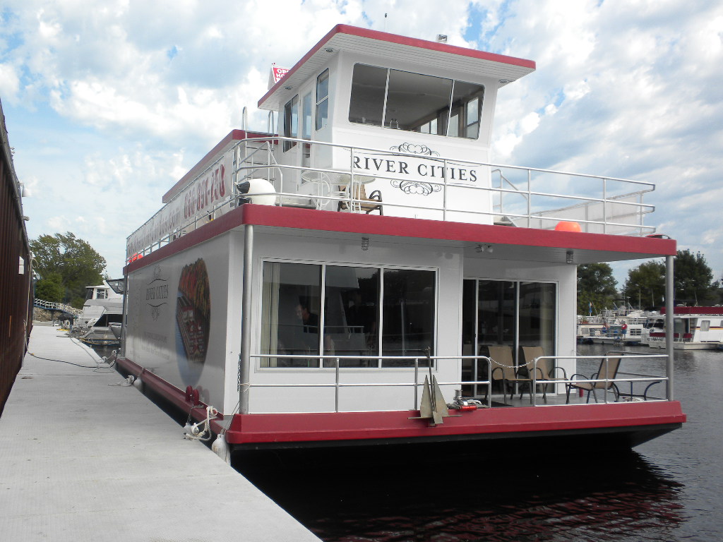 Houseboating Excursions in the Mississippi River Valley A Floating