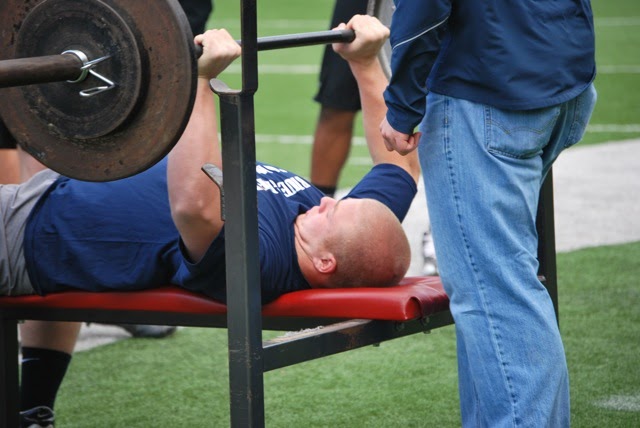 How Much Can The Hulk Bench da Hulk Smashes A 495 pound Bench With how-much-can-the-hulk-bench-da-hulk-smashes-a-495-pound-bench-with